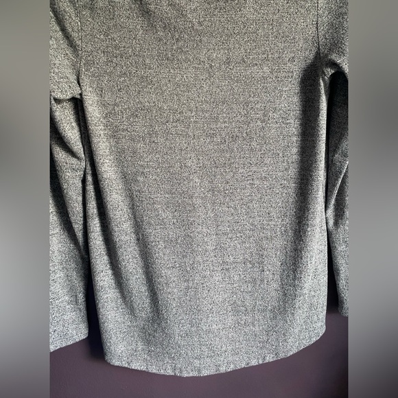 American Eagle long sleeve v-neck shirt - Picture 2 of 2